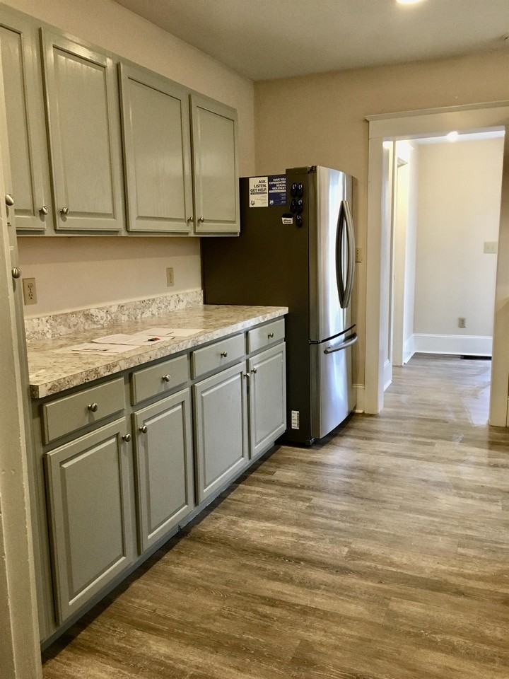 1101 W 4th St #1 - Photo 4 of 25