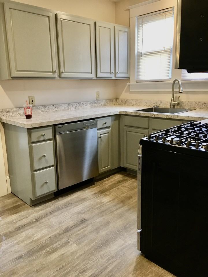 1101 W 4th St #1 - Photo 5 of 25