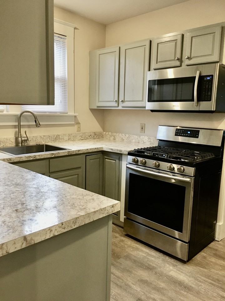 1101 W 4th St #1 - Photo 6 of 25