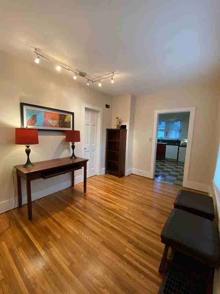 1031 Memorial Ave #1 - Photo 4 of 22