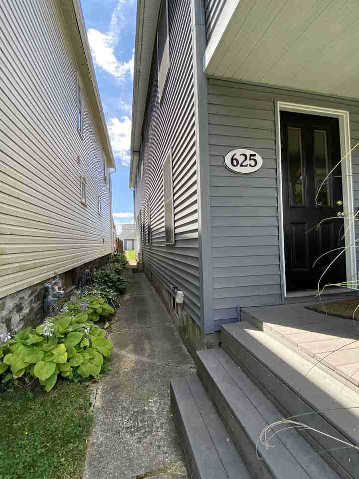 625 6th Ave #1 - Photo 2 of 24