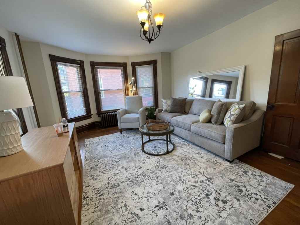 1524 W 4th St #1 - Photo 3 of 31