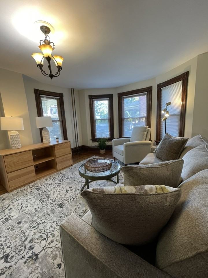 1524 W 4th St #1 - Photo 4 of 31