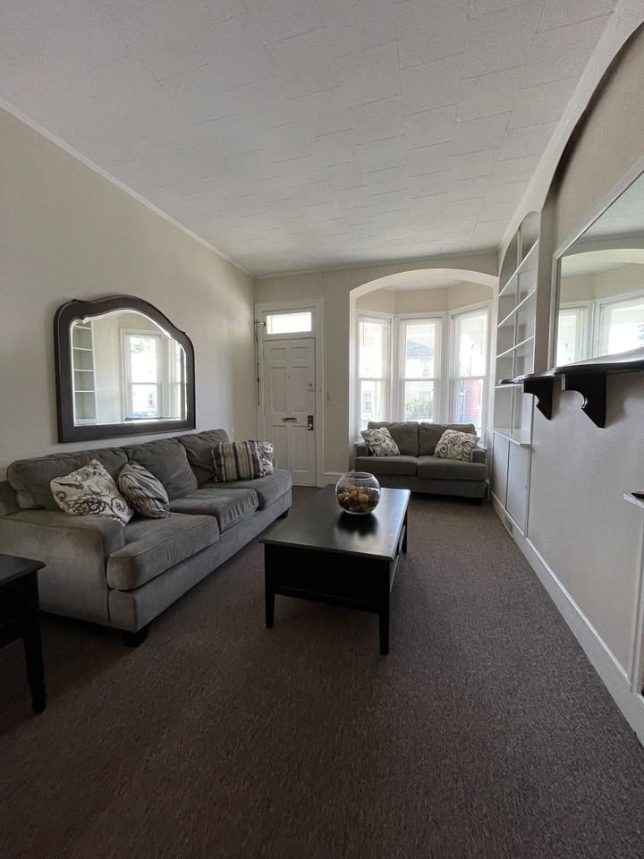 723 Grace St #1 - Photo 3 of 17