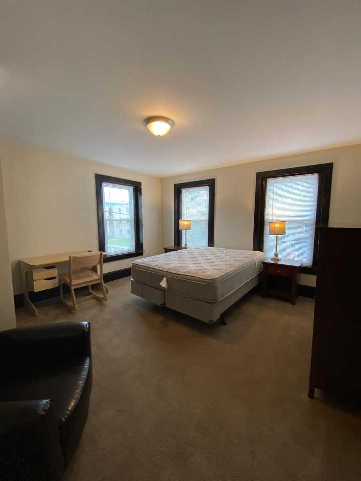 950 2nd St #1 - Photo 5 of 35