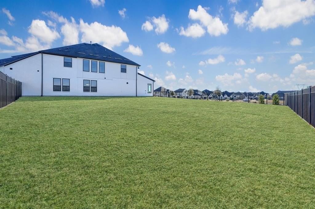 370 Shirebrook Ln - Photo 3 of 40