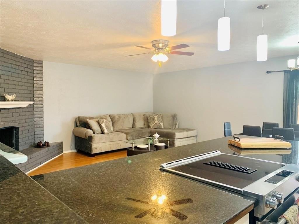 5661 Phelps St - Photo 3 of 22