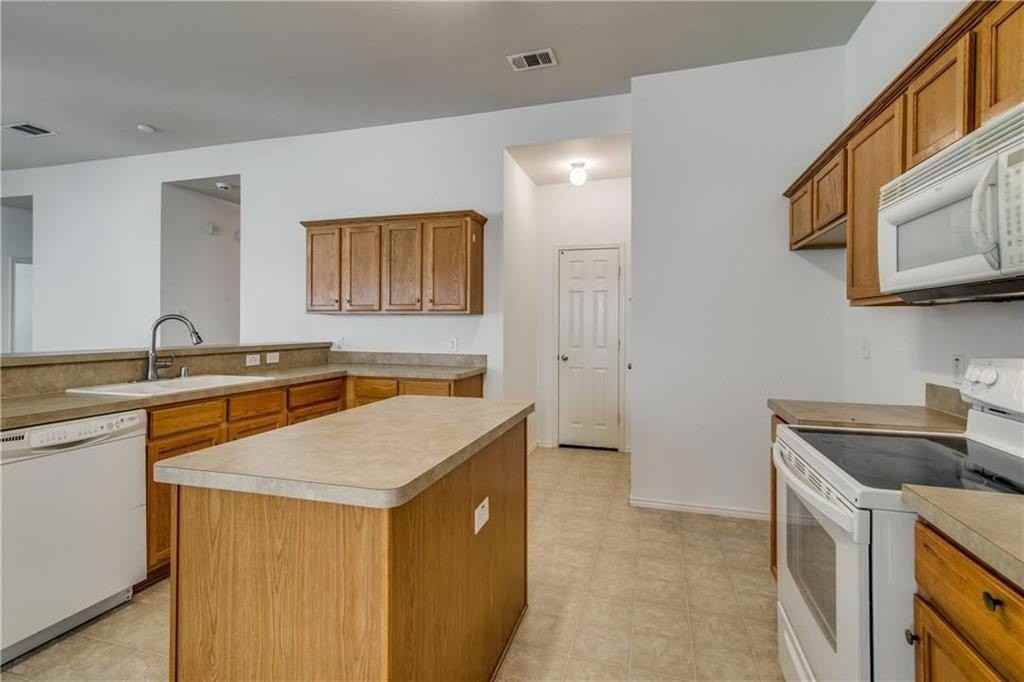 2314 Hillside Dr - Photo 5 of 10