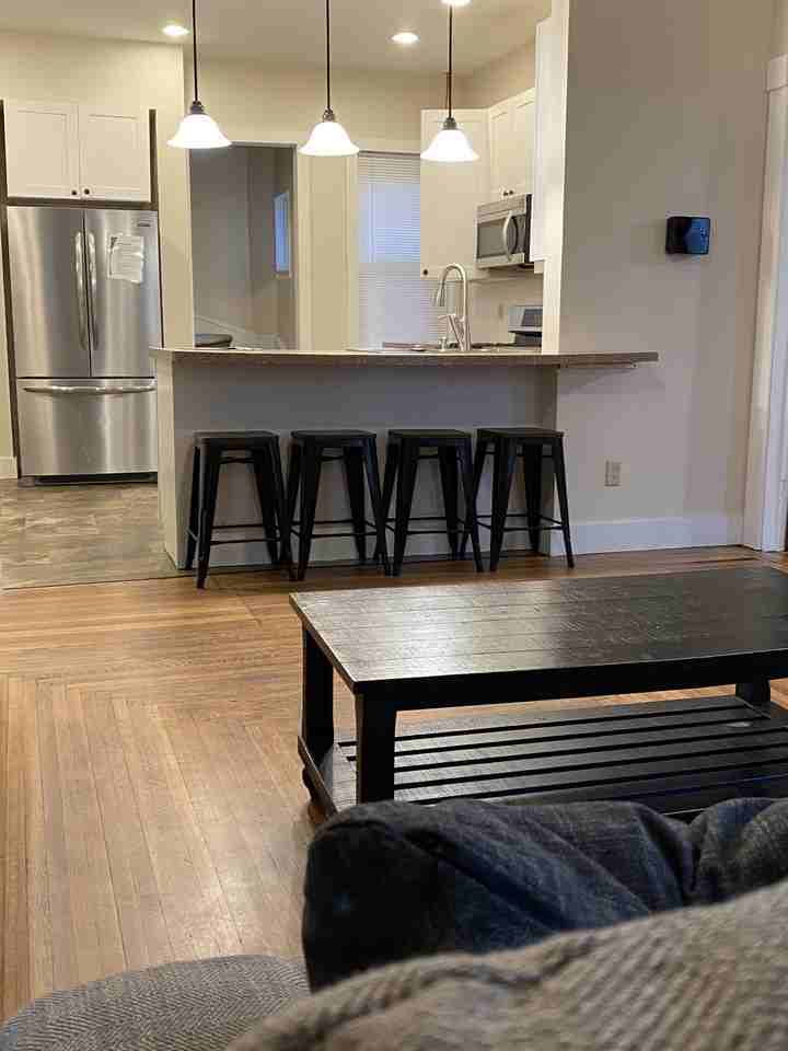 738 W 3rd St #1 - Photo 4 of 36