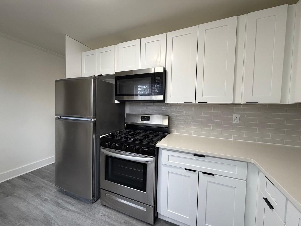 Livingston Gardens - Photo 2 of 31