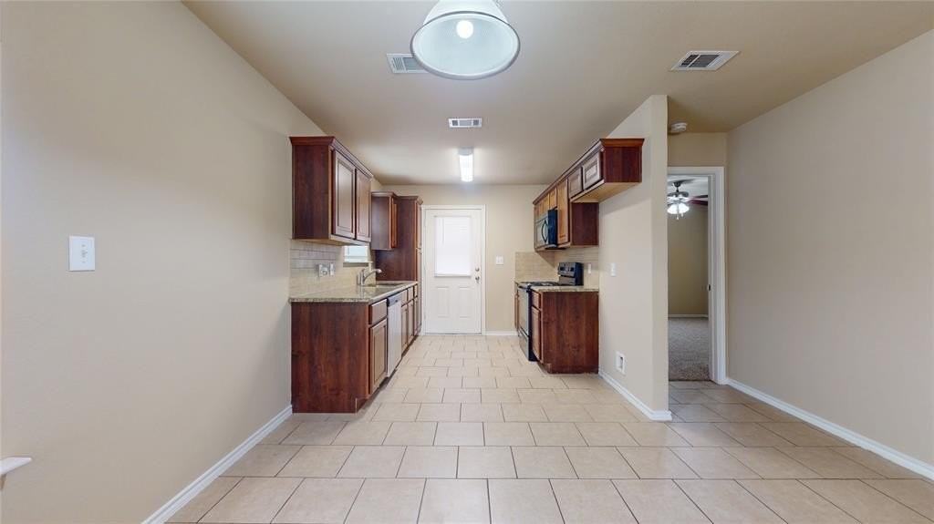 812 Parkplace Rdg - Photo 4 of 17