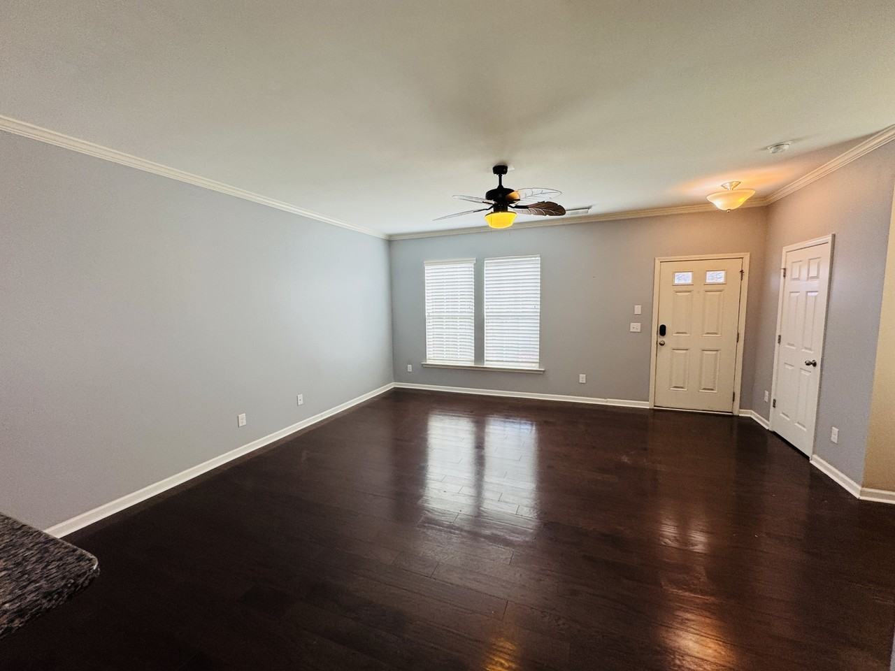 408 Provincial St #1 - Photo 3 of 17
