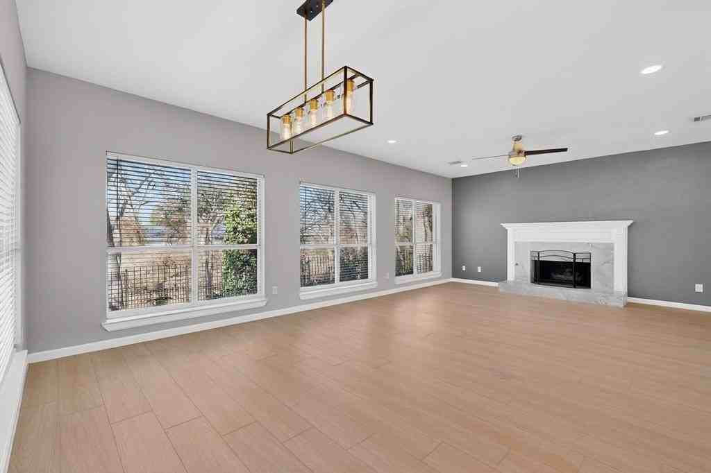 325 Crooked Crk - Photo 6 of 36