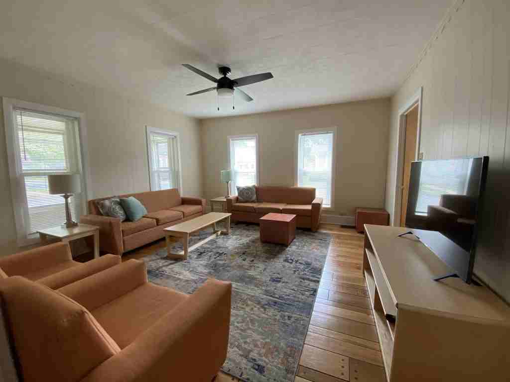 1202 Memorial Ave #1 - Photo 2 of 25