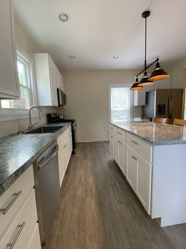 1202 Memorial Ave #1 - Photo 4 of 25