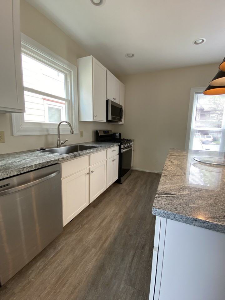 1202 Memorial Ave #1 - Photo 5 of 25