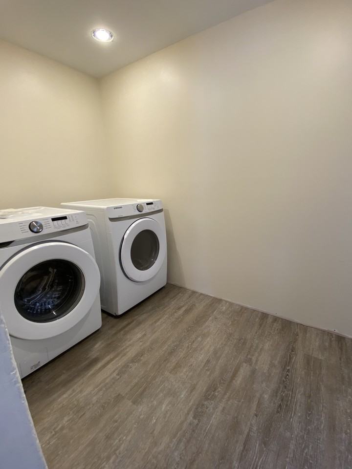 1202 Memorial Ave #1 - Photo 6 of 25