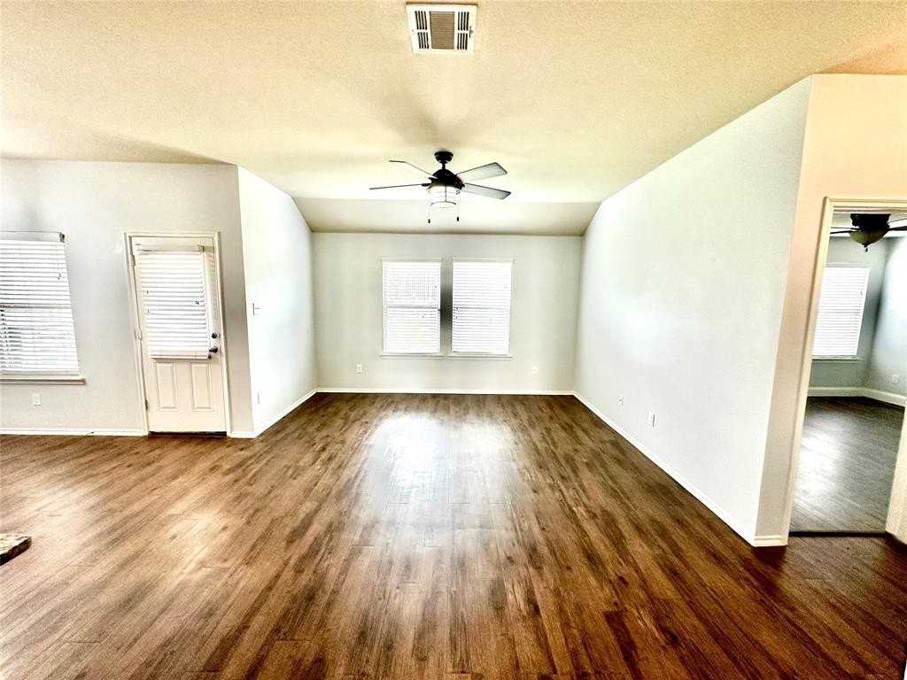 2134 Shady Glen Trl - Photo 4 of 26