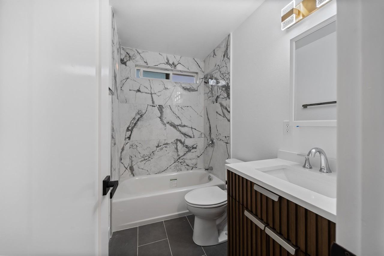 592 Hamilton St #C - Photo 5 of 8