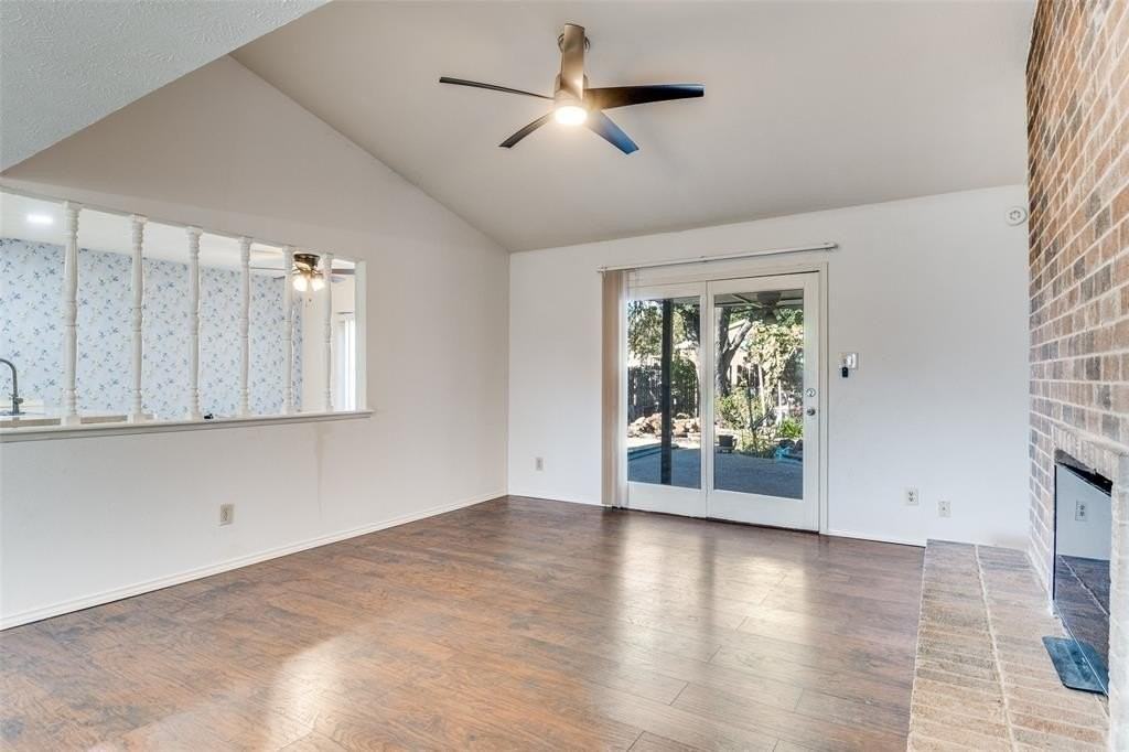 1109 Lesa Ln - Photo 3 of 20