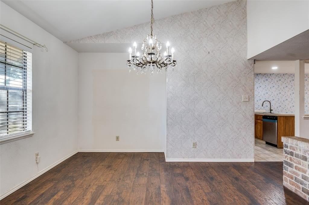 1109 Lesa Ln - Photo 6 of 20