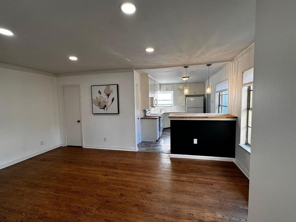 6227 Saint Moritz Ave - Photo 2 of 21