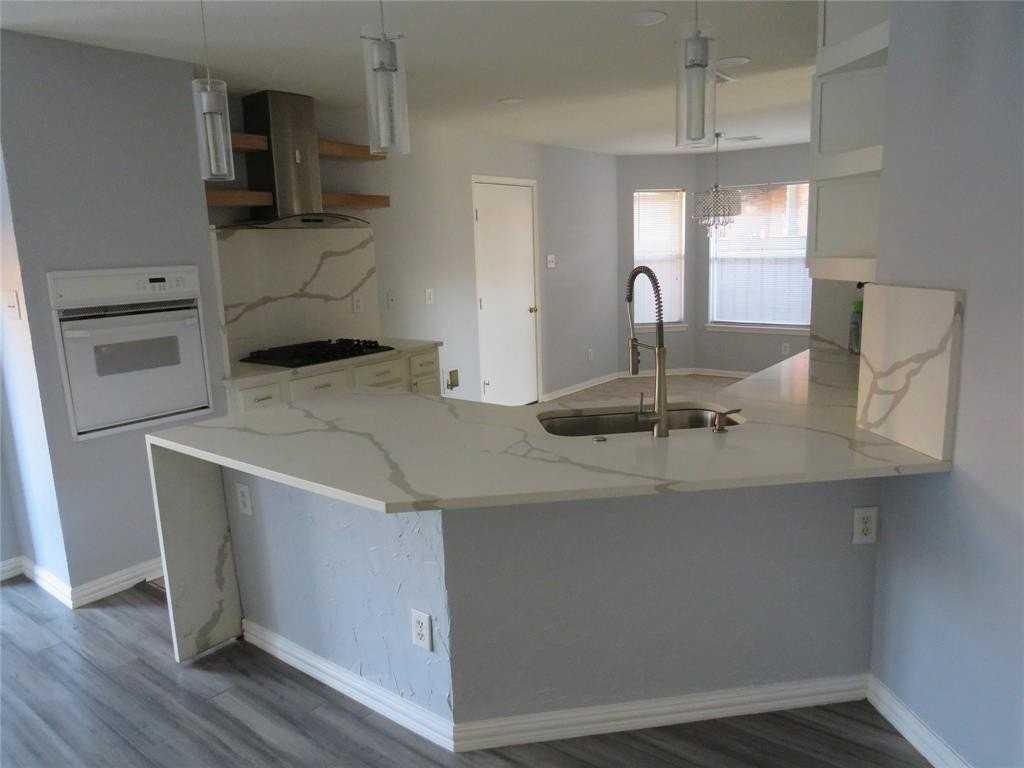 8721 Greenwood Trl - Photo 3 of 15