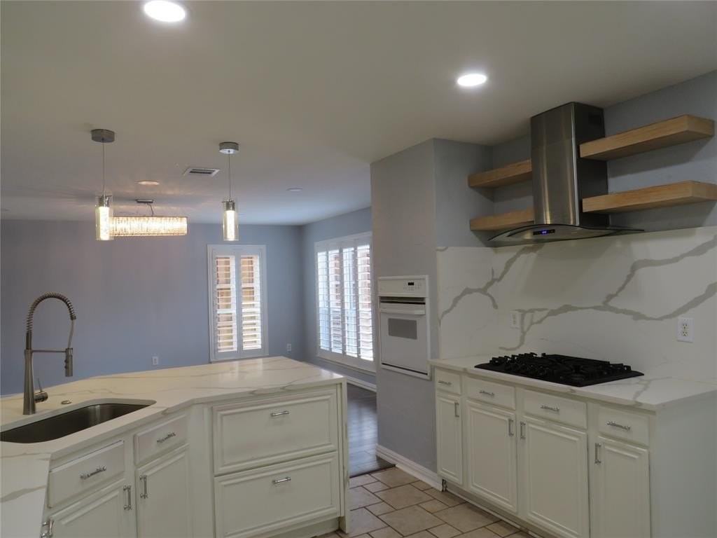 8721 Greenwood Trl - Photo 4 of 15