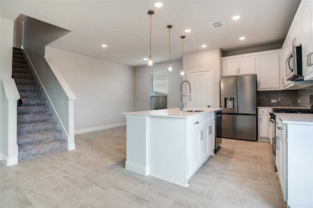 810 Sicily Blvd - Photo 3 of 12