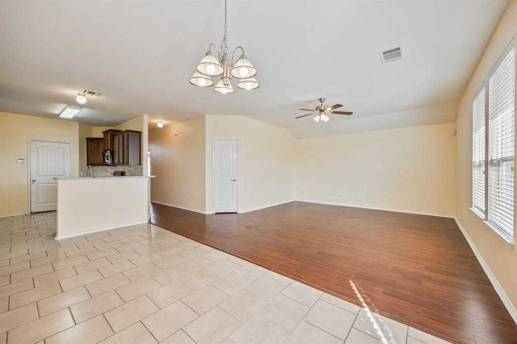 2508 Pioneer Bluffs Rd - Photo 4 of 24