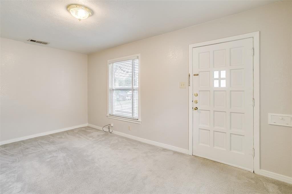 1825 Frederick St - Photo 3 of 15