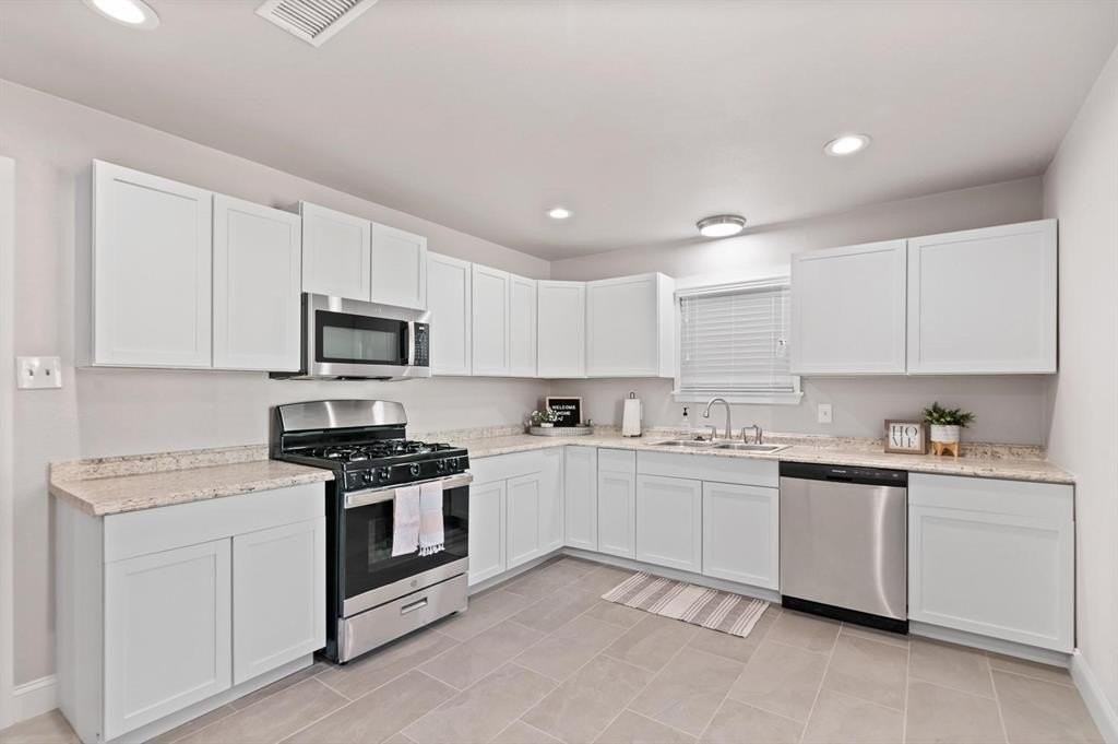 423 E Morton St - Photo 5 of 22