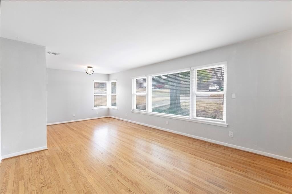 8633 Westglen Dr - Photo 5 of 26