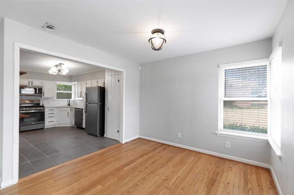 8633 Westglen Dr - Photo 7 of 26