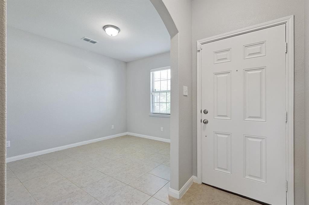 3114 Cody Ct - Photo 4 of 36