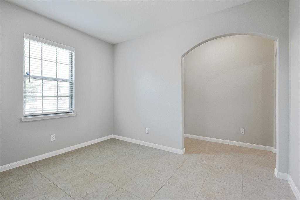 3114 Cody Ct - Photo 5 of 36