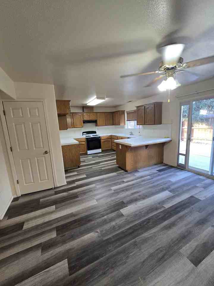 5634 W Paul Ave #1 - Photo 4 of 19