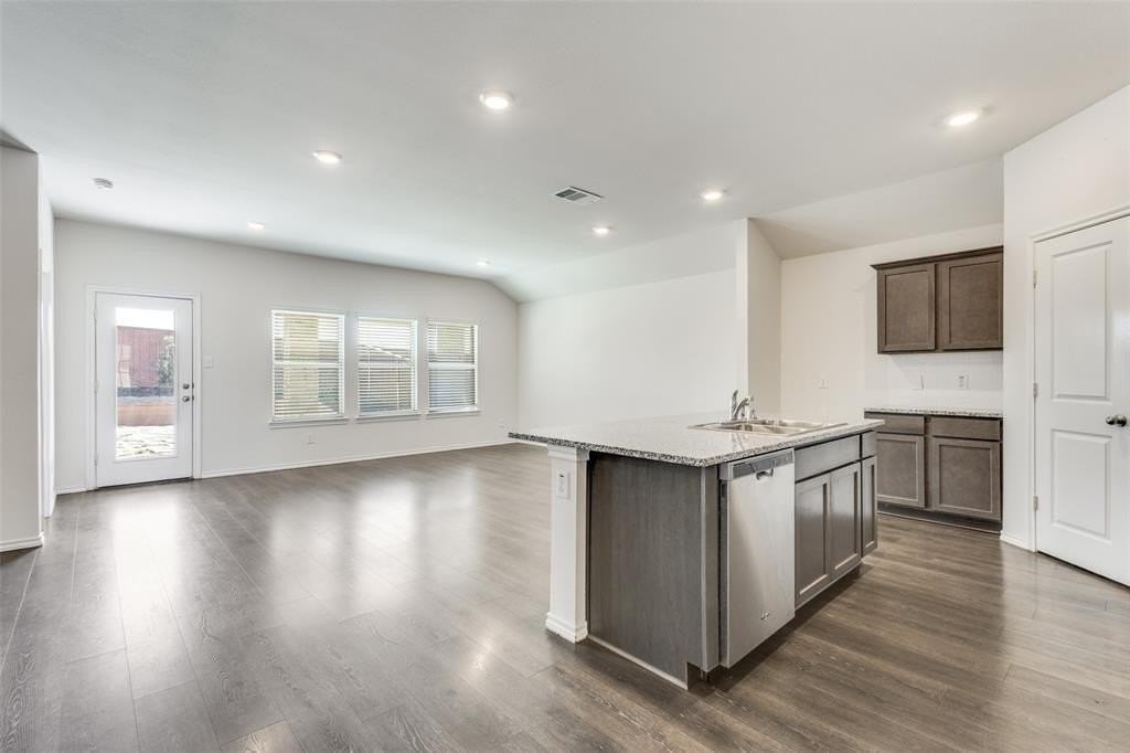 1117 Rountree Ct - Photo 5 of 22