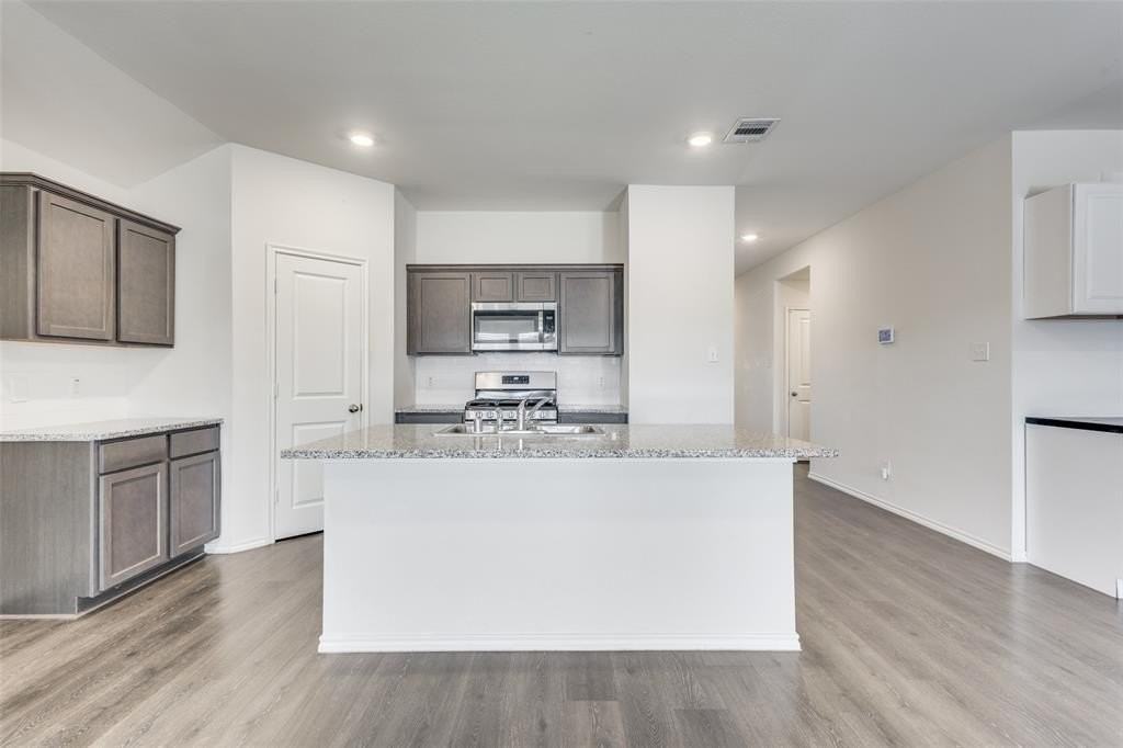 1117 Rountree Ct - Photo 7 of 22