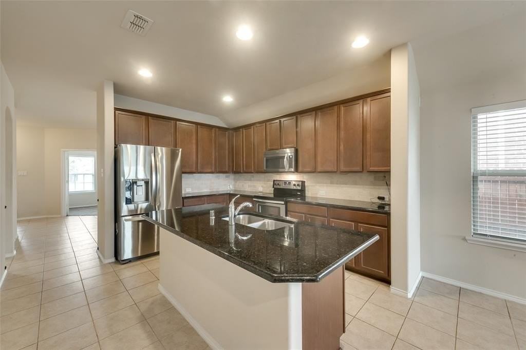 4721 Lazy Oaks St - Photo 4 of 30