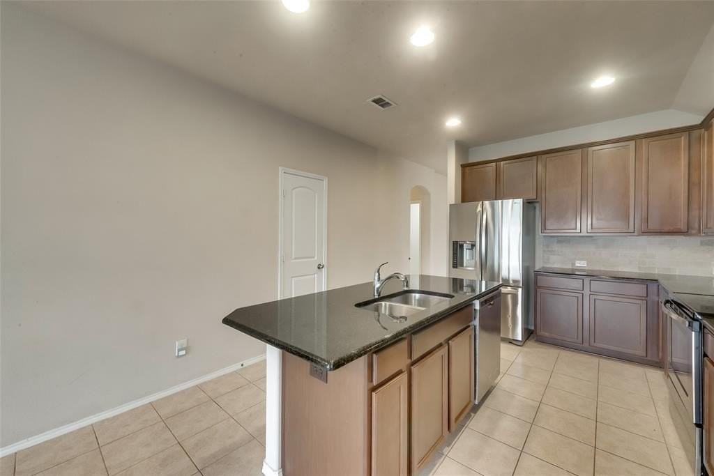 4721 Lazy Oaks St - Photo 6 of 30