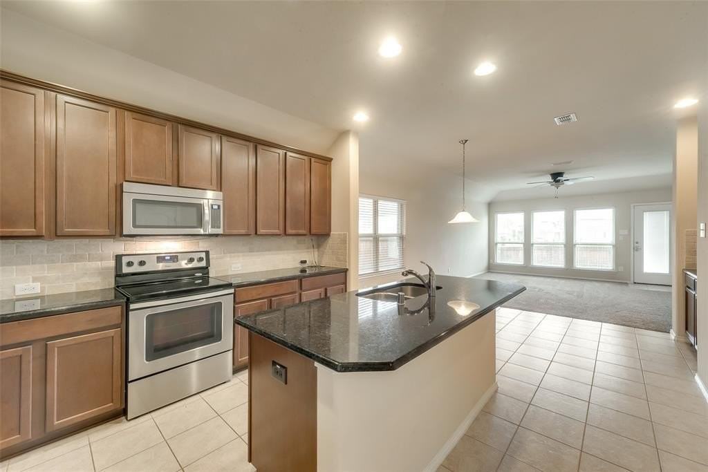 4721 Lazy Oaks St - Photo 7 of 30