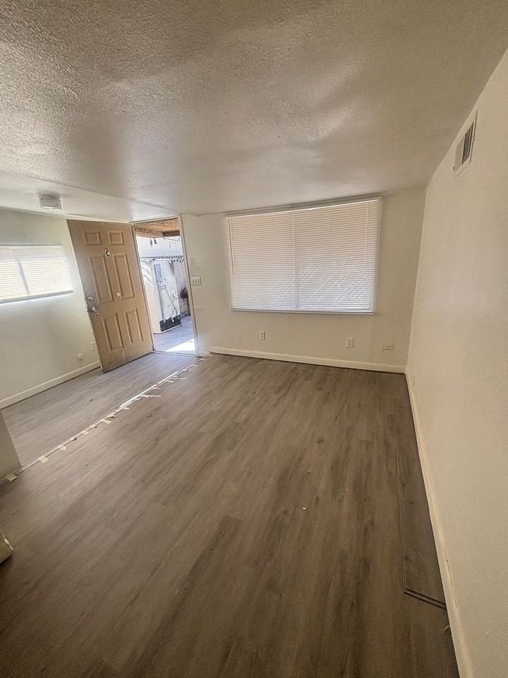 906 S Farmer Ave - Photo 3 of 9