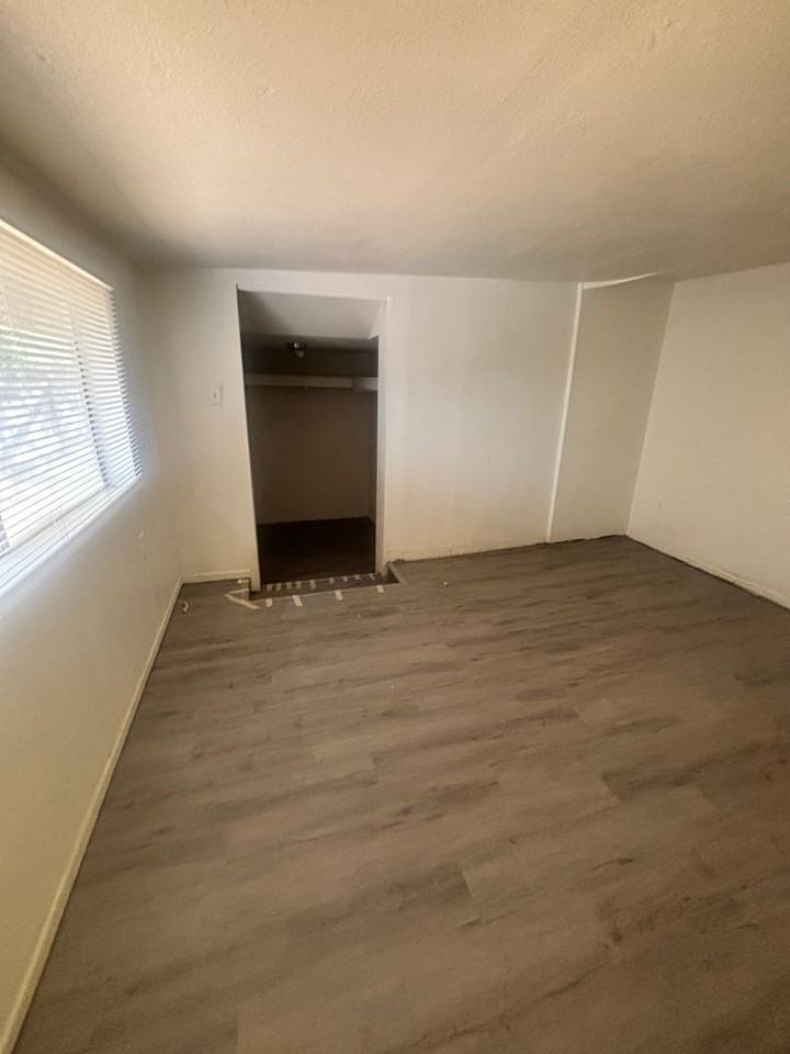 906 S Farmer Ave - Photo 5 of 9