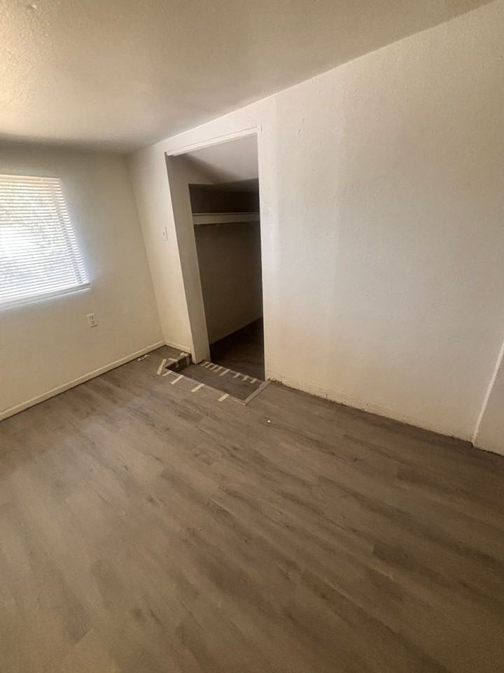 906 S Farmer Ave - Photo 6 of 9