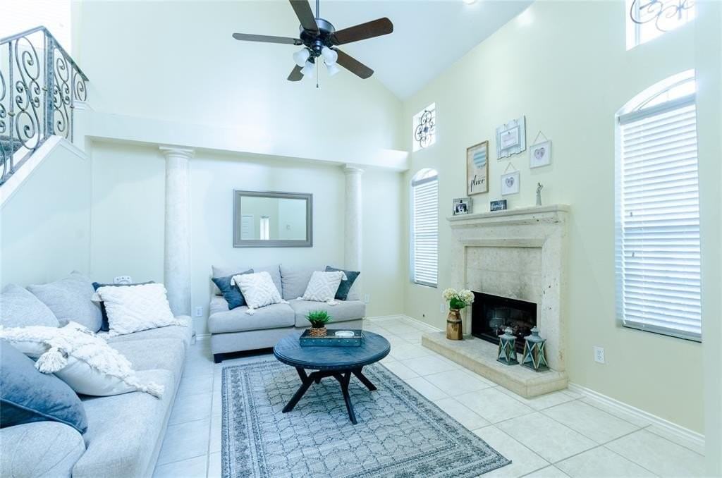 4104 Hedgerow Dr - Photo 3 of 21