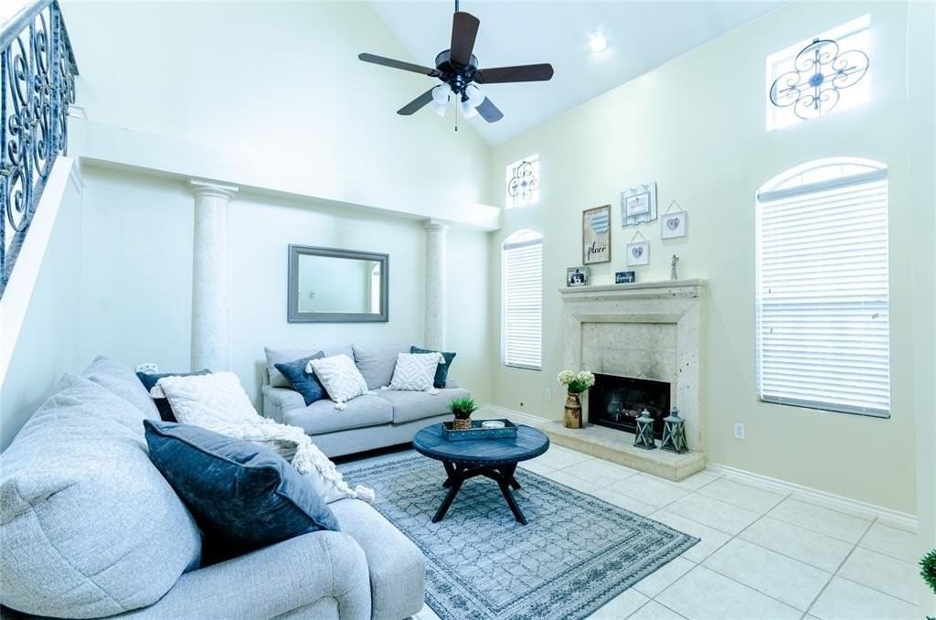 4104 Hedgerow Dr - Photo 4 of 21