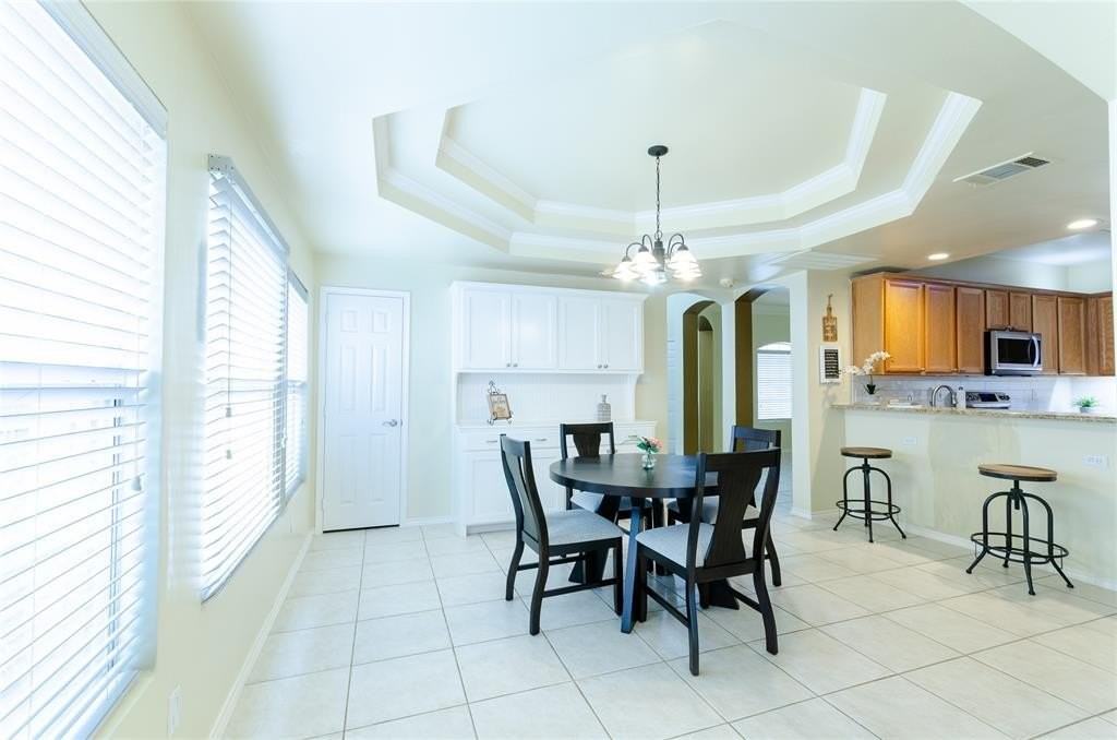 4104 Hedgerow Dr - Photo 7 of 21