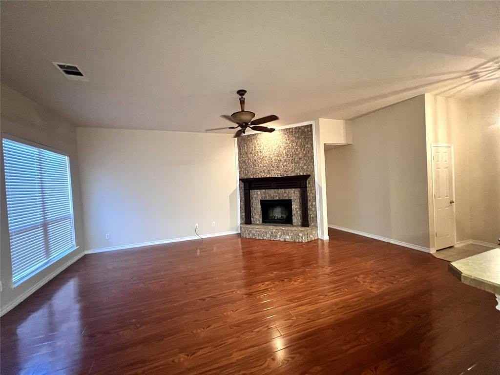 1304 E Oak St - Photo 3 of 14