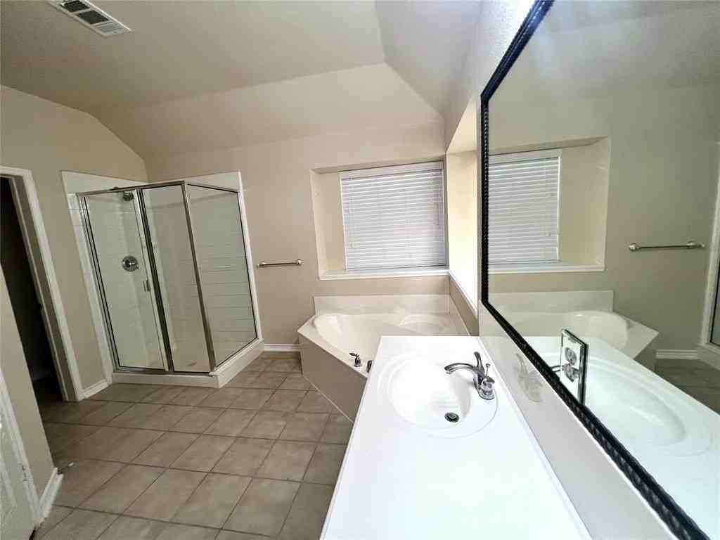 1304 E Oak St - Photo 6 of 14